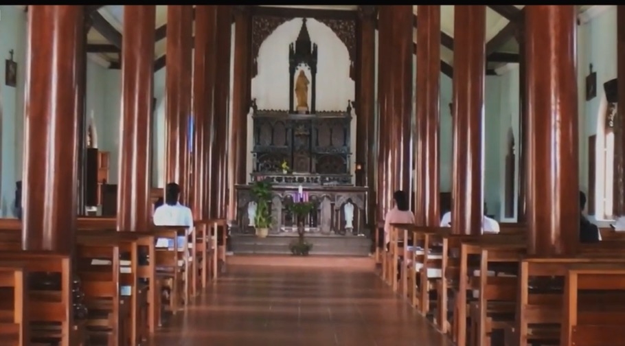 nha-tho-lang-song-5 bên trong nhà thờ làng sông