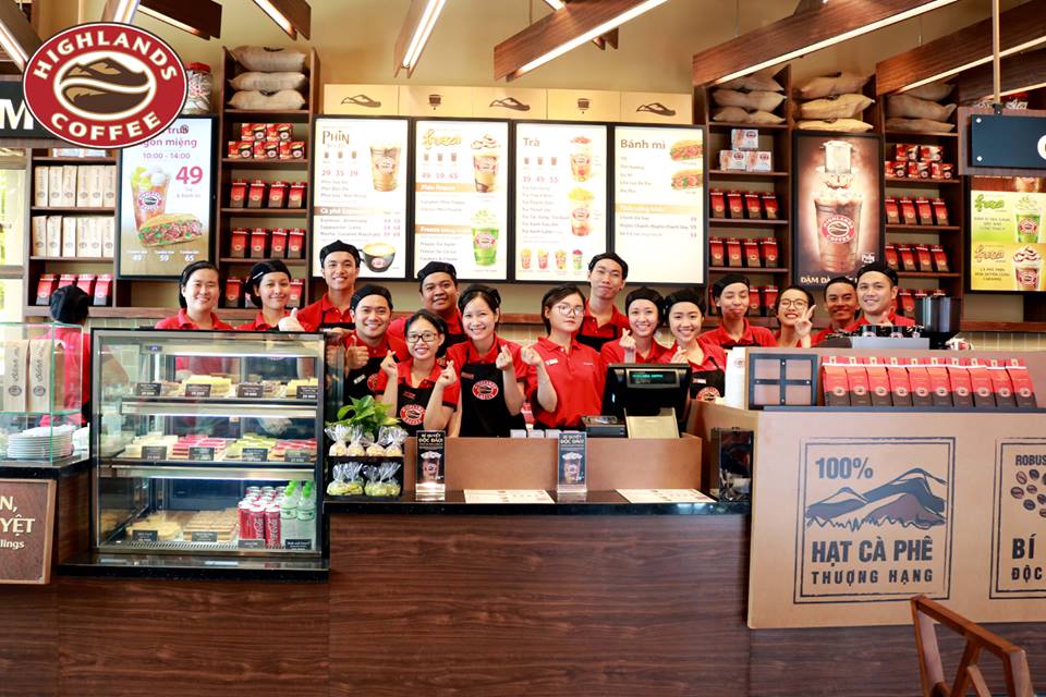 nhan-vien-highland nhượng quyền highland như thê nào