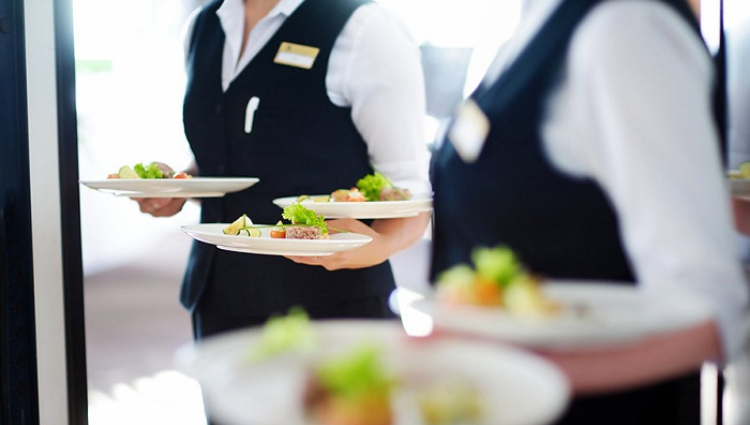 Nhân viên tiếp thực là gì? Công việc của Food Runner bao gồm những gì?