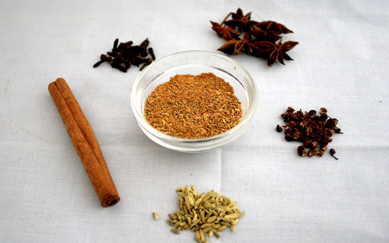 nhung-dieu-kieng-ky-khi-lau-don-ban-tho-than-tai-3 Một số nguyên liệu để nấu nước lau bàn thờ Thần Tài