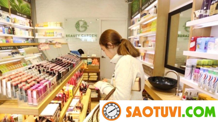 5 điều cần biết nếu bạn muốn làm nhân viên bán mỹ phẩm! Nhân viên bán mỹ phẩm phải nắm bắt được vấn đề khách đang gặp và tư vấn giải pháp cho họ.