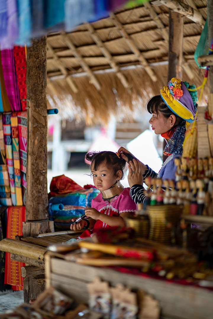 phu-nu-karen-trong-trang-phuc-truyen-thong-voi-dac-trung-menh-danh-la-lang-co-dai phu-nu-karen-trong-trang-phuc-truyen-thong-voi-dac-trung-menh-danh-la-lang-co-dai