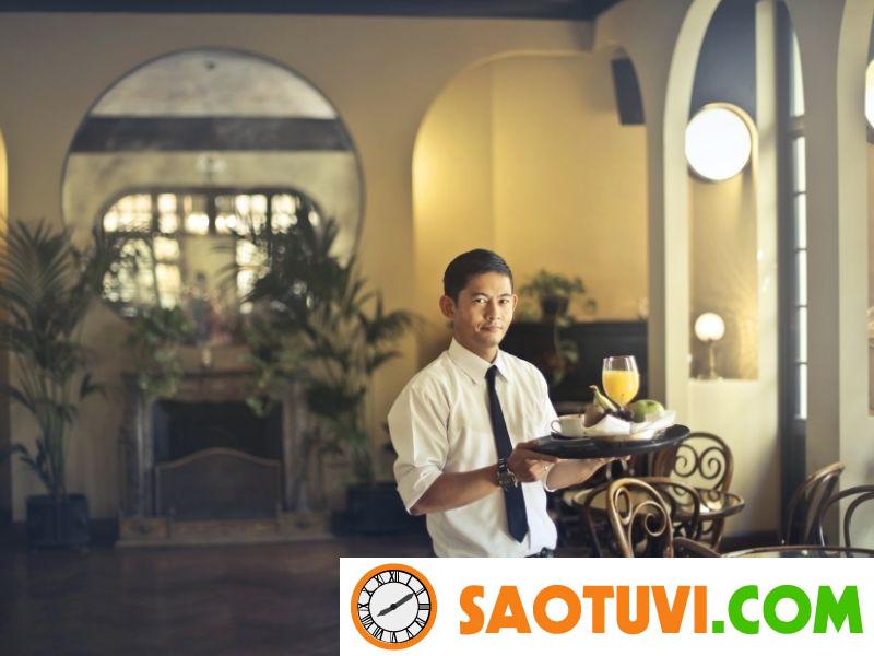 5 Bí kíp phục vụ quán ăn "thôi miên" khách hàng cực chất không thể bỏ lỡ Mức lương của nghề phục vụ có thể giúp sinh viên trang trải cuộc sống rất tốt