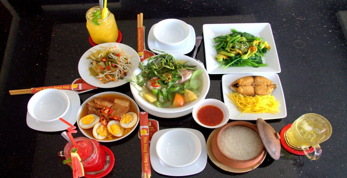 quang-cao-nha-hang-an-uong-ngon cách thu hút khách hàng đến nhà hàng bằng marketing