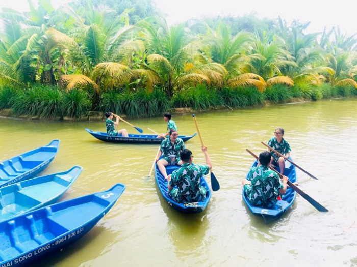 song-long-4 hoạt động chèo thuyền