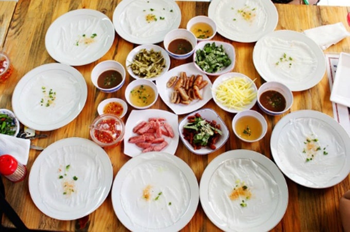 suoi-ong-8-min Đặc sản bánh cuốn nóng tại suối Ong