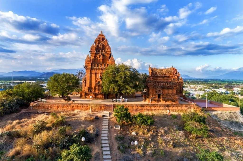 Tháp PôkLông Garai – Nơi tìm về dấu ấn văn hóa Chăm cổ đại