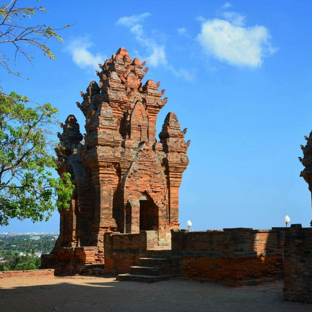 thap-poklong-garai-4 giờ mở cửa và giá vé tháp pôklông garai