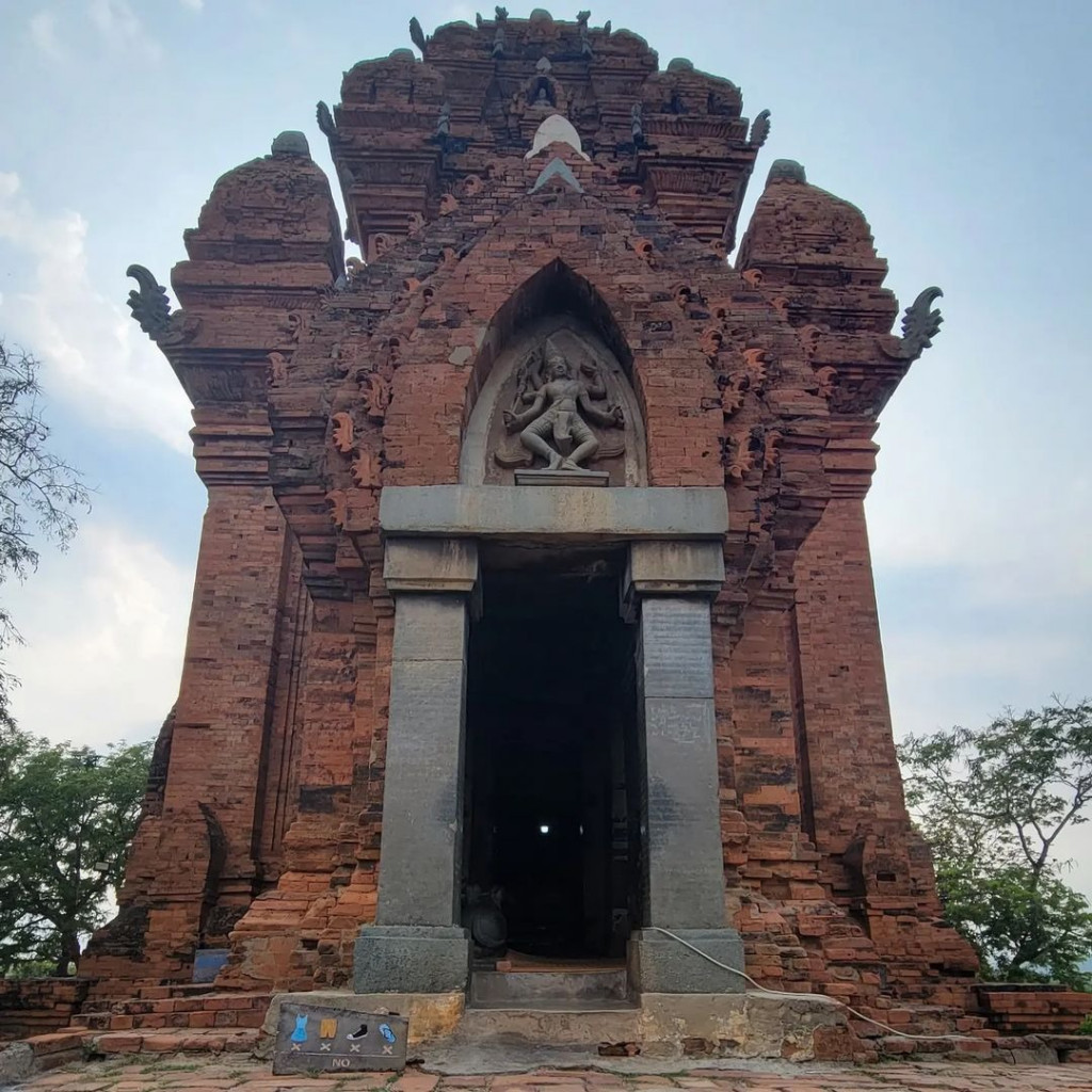 thap-poklong-garai-5 tháp chính tại tháp pôklông garai
