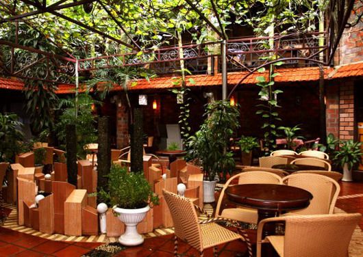 thiet-ke-quan-cafe-san-vuon-don-gian-16 Thiết kế quán cafe sân vườn sang trọng