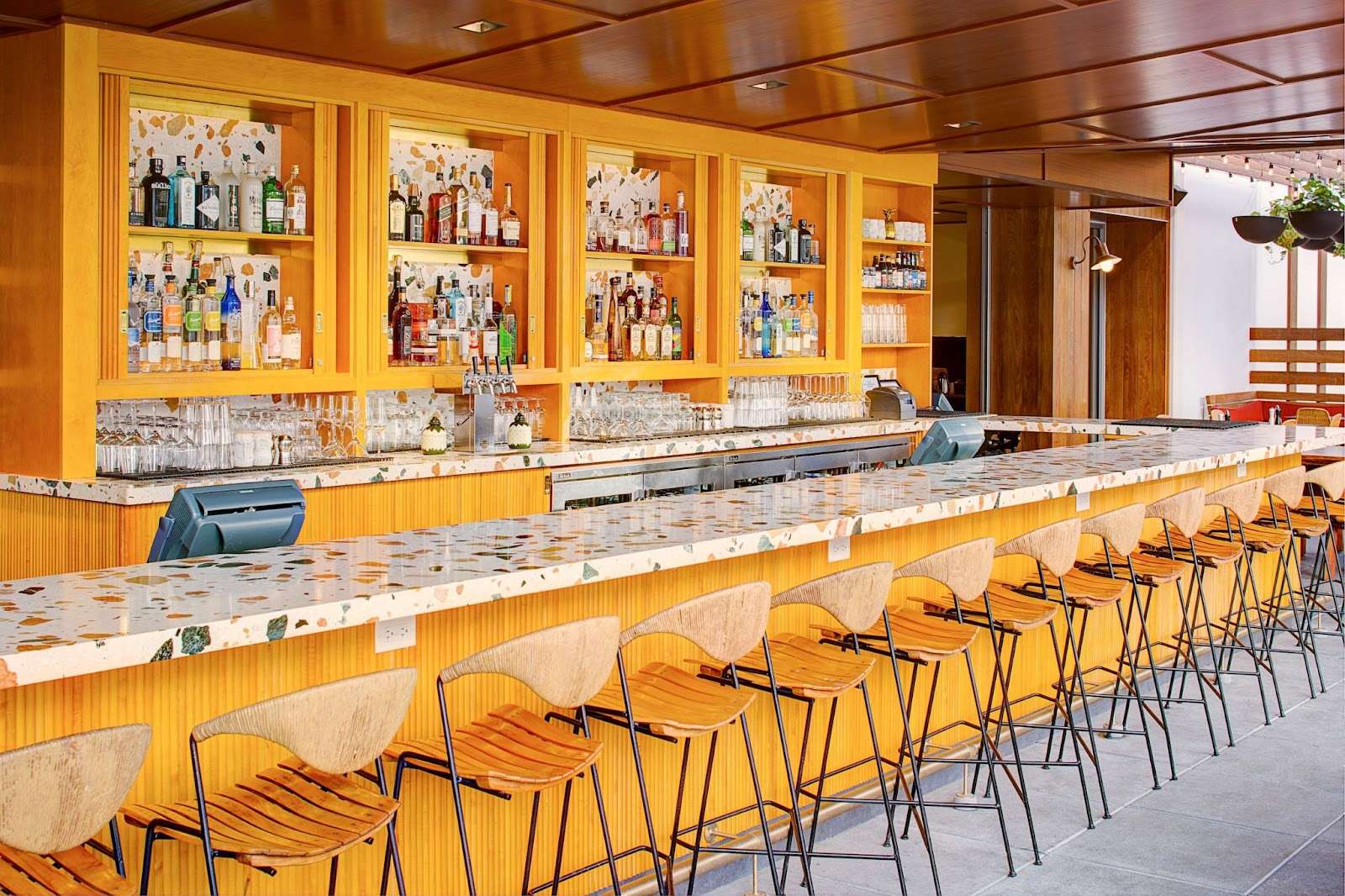 thiet-ke-quay-bar-pha-che-8 thiết kế quầy pha chế quán trà sữa