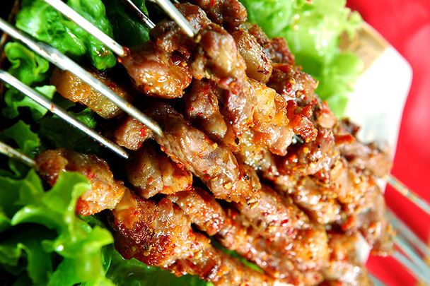 thit-nuong-thom-ngon-1 mở quán nướng bình dân đông khách