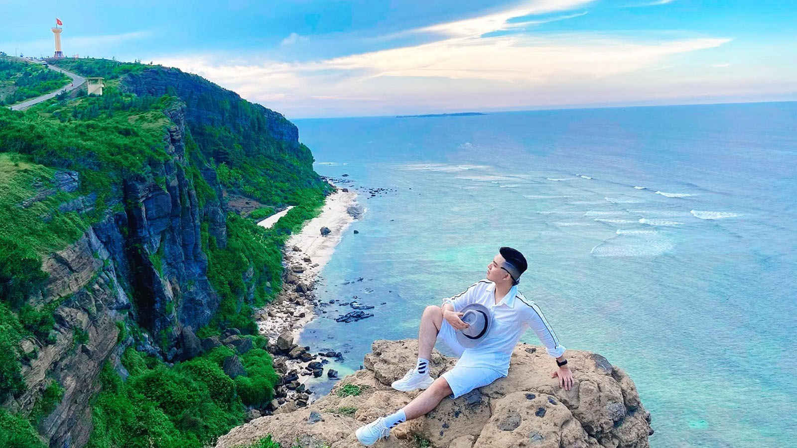 Đỉnh Thới Lới – Ngọn núi được hình thành phía trên năm ngọn núi lửa đã tắt tại đảo Lý Sơn
