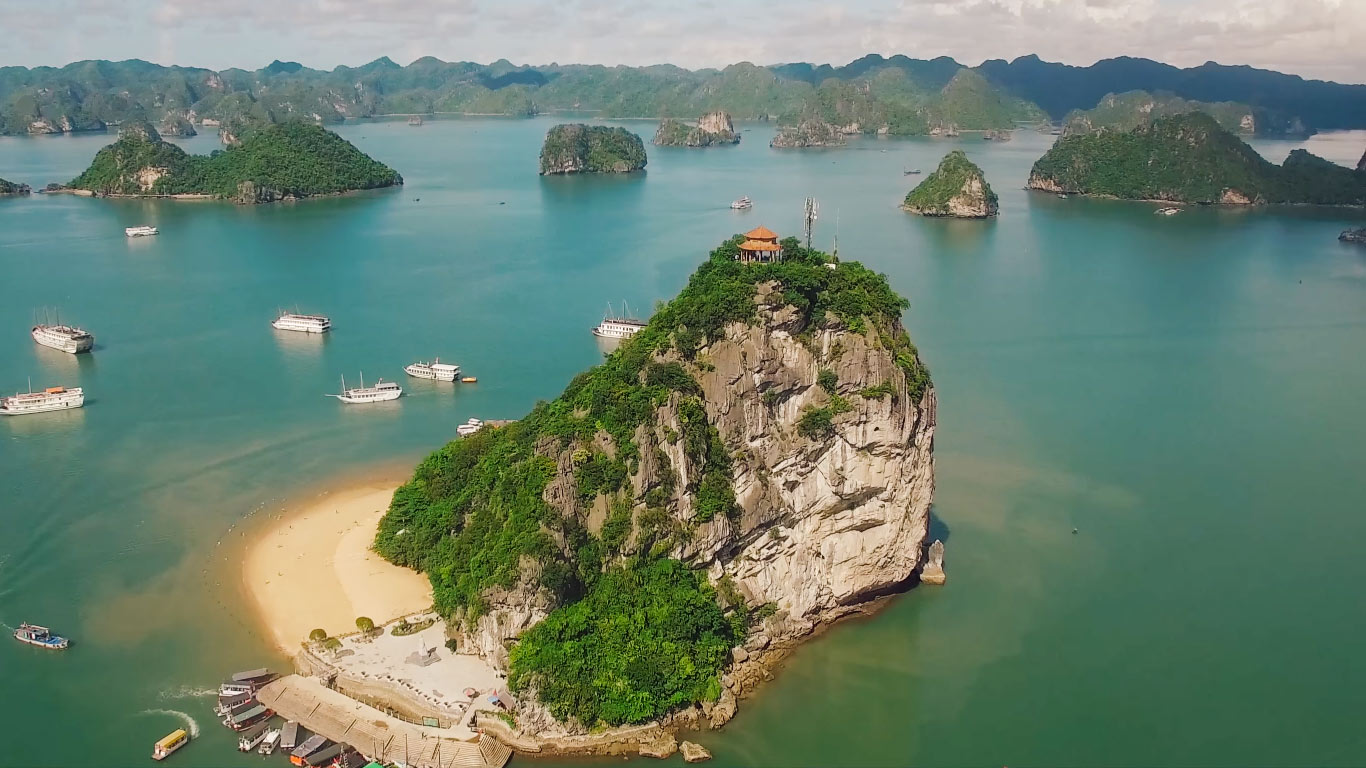 titop-island-halong-bay