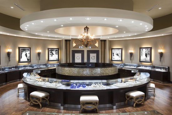 trang-tri-cua-hang-kinh-doanh-trang-suc-net-quyen-ru-kho-cuong-lai-3 Trang trí cửa hàng kinh doanh trang sức – nét quyến rũ khó cưỡng lại 3