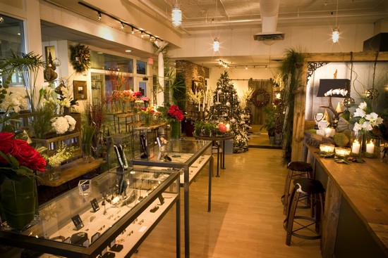 trang-tri-cua-hang-kinh-doanh-trang-suc-net-quyen-ru-kho-cuong-lai-5 Trang trí cửa hàng kinh doanh trang sức – nét quyến rũ khó cưỡng lại 5