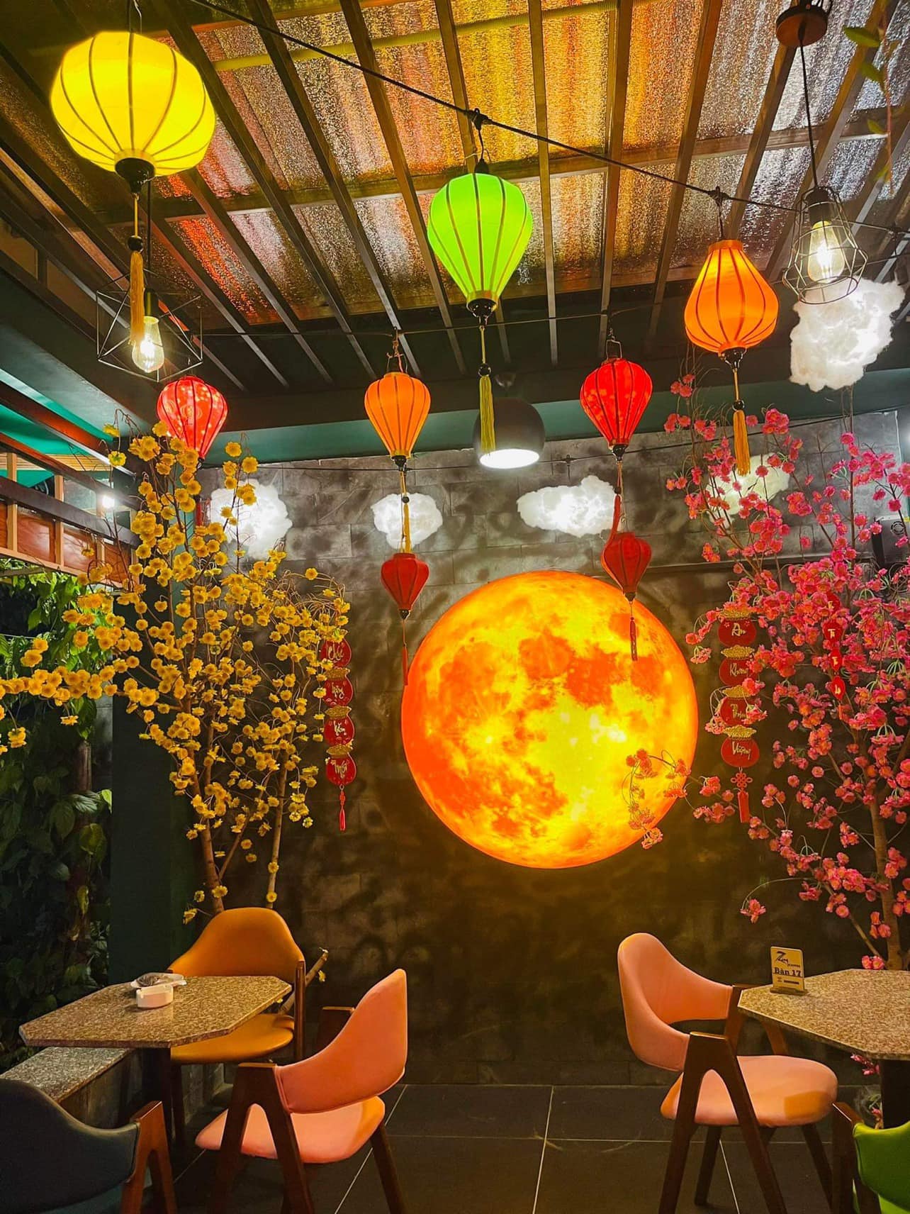 trang-tri-tet-quan-cafe-12 trang trí tết quán cà phê