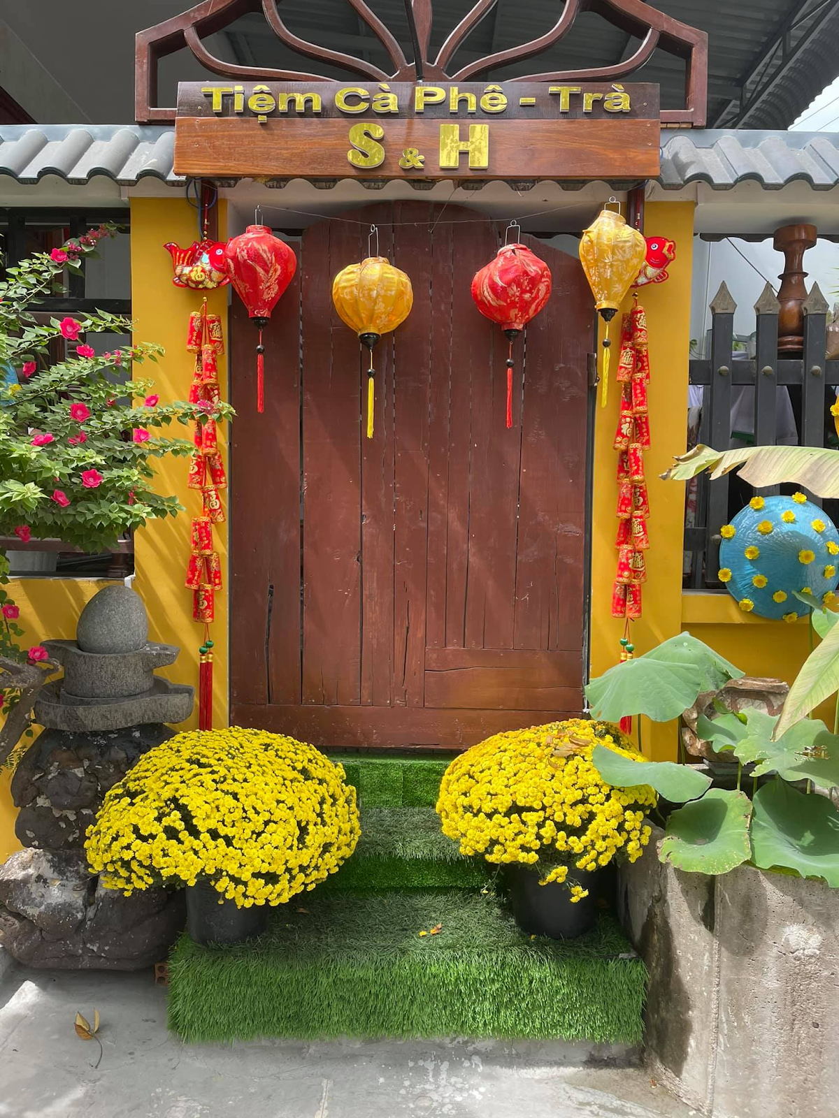 trang-tri-tet-quan-cafe-3 trang trí quán cafe ngày tết