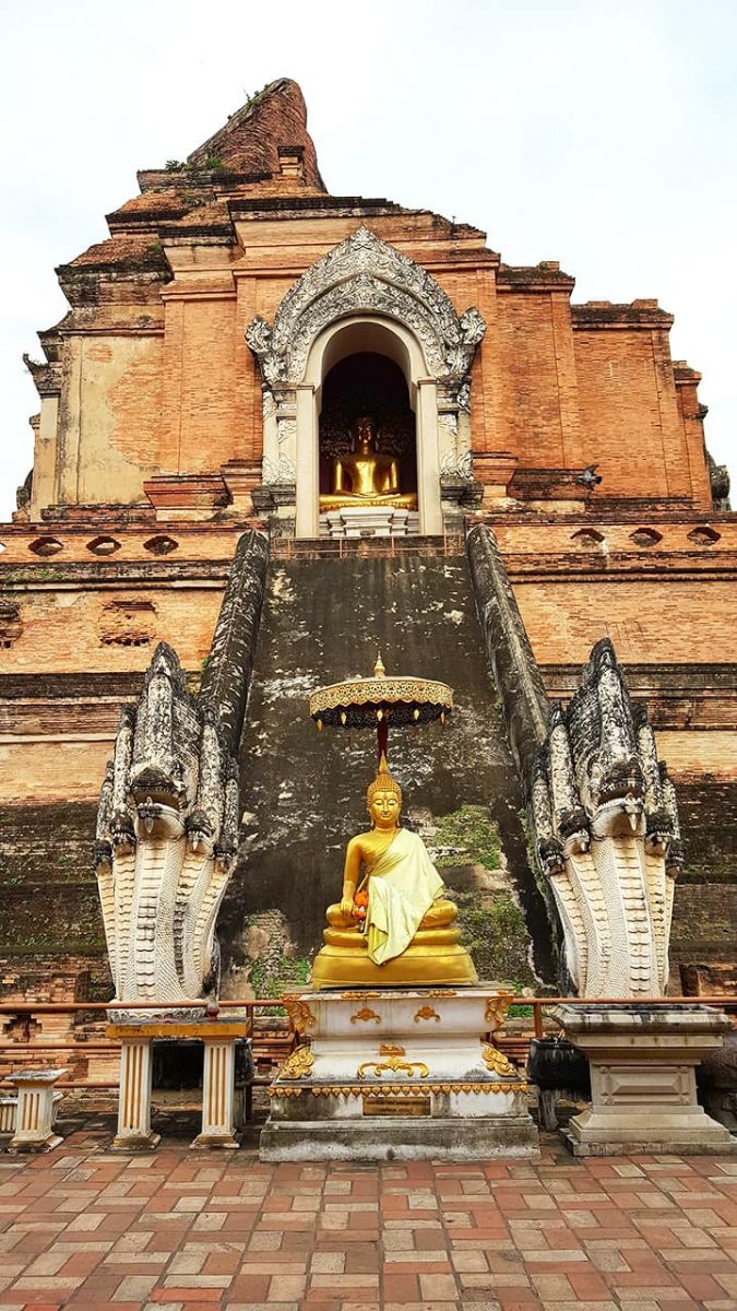 truoc-cua-dien-la-tuong-duc-phat-va-tuong-ran-naga-5-dau truoc-cua-dien-la-tuong-duc-phat-va-tuong-ran-naga-5-dau