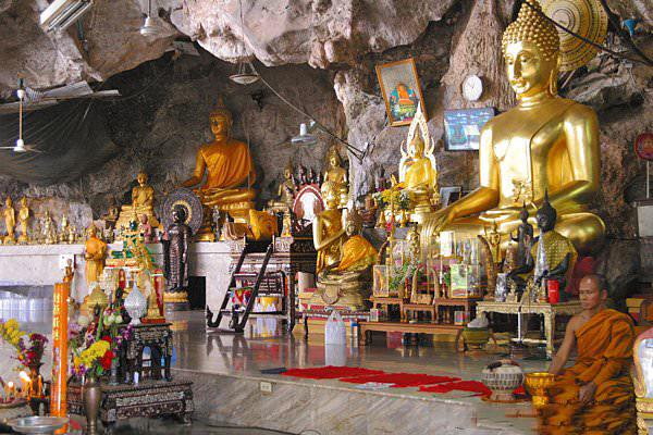 wat-tham-suea-4 vẻ đẹp bên trong chùa wat tham suea