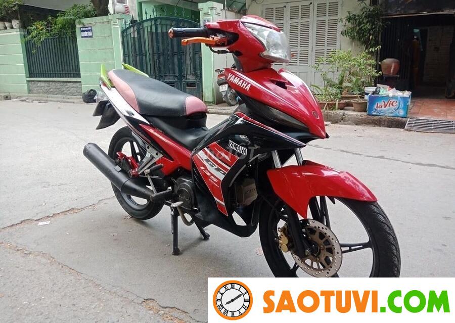 Xe máy 50cc Yamaha nên chọn các dòng xe nào? Phần đầu xe có thiết kế mạnh mẽ, năng động, trẻ trung. Xe có 4 màu sắc để các bạn nam sinh lựa chọn.
