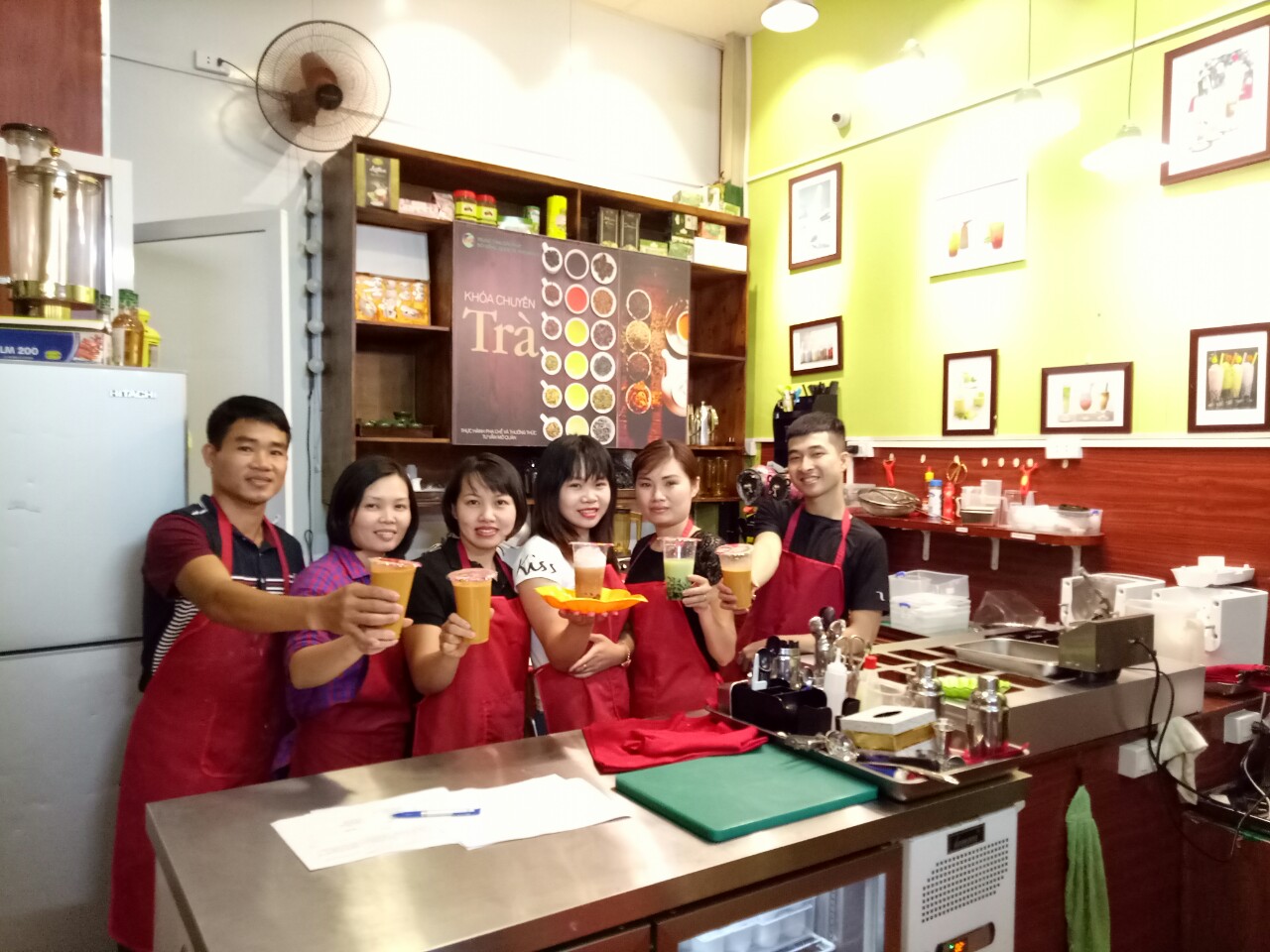 z983470233319-1633e56aec356cd85a9daadec0501f75 học pha chế đồ uống